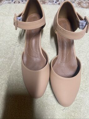 Women’s Ankle-Strap petite Block Heel Pumps in Nude